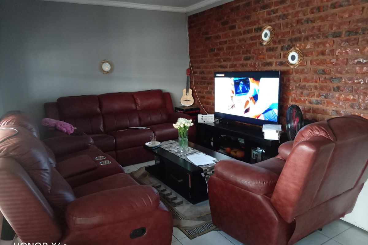 2 Bedroom Flat for Sale – Walking Distance to CBD - Photo 5