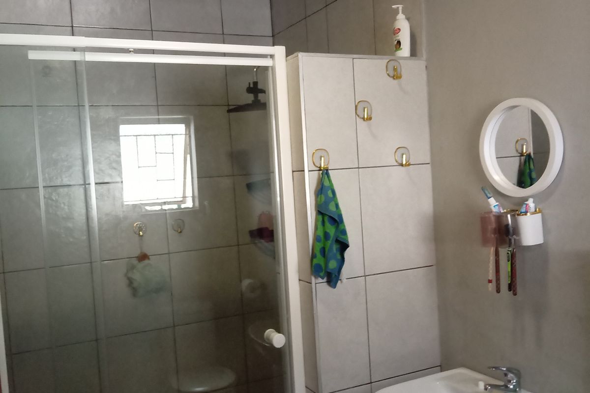 2 Bedroom Flat for Sale – Walking Distance to CBD - Photo 3