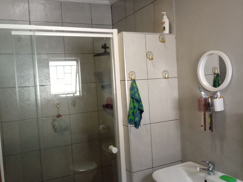 2 Bedroom Flat for Sale – Walking Distance to CBD - Photo 3