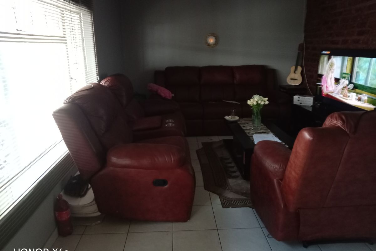 2 Bedroom Flat for Sale – Walking Distance to CBD - Photo 4