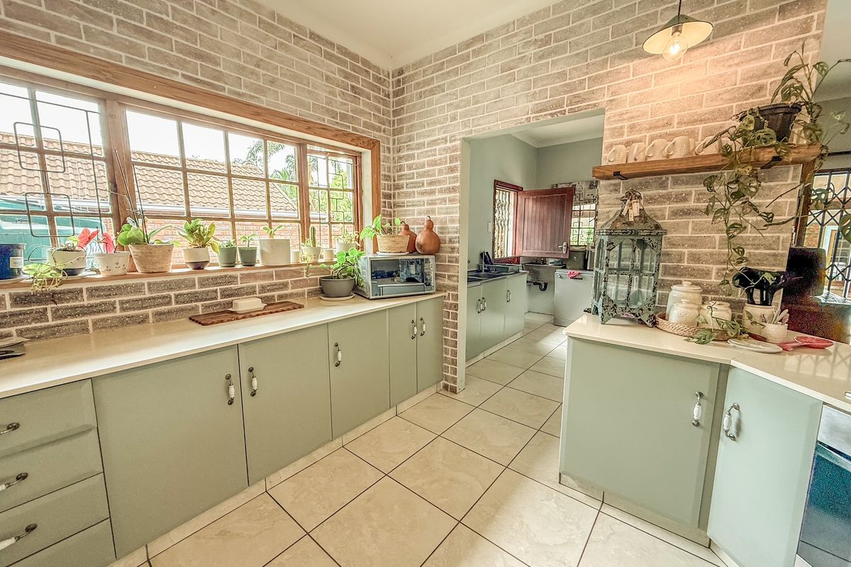 Immaculate 5-Bedroom Family Home for Sale in Panorama - Photo 4