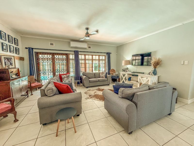 Immaculate 5-Bedroom Family Home for Sale in Panorama - Photo 9