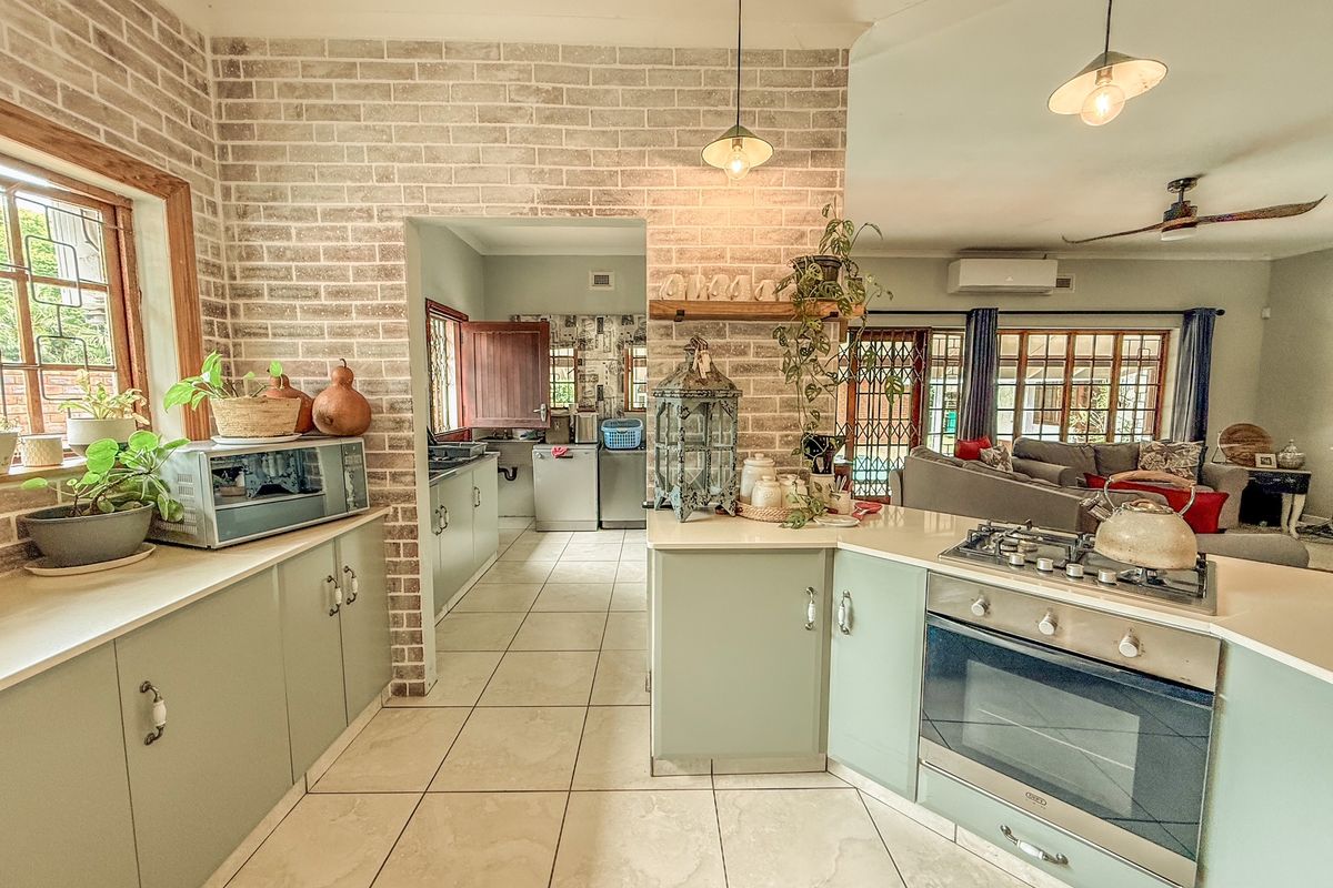 Immaculate 5-Bedroom Family Home for Sale in Panorama - Photo 3