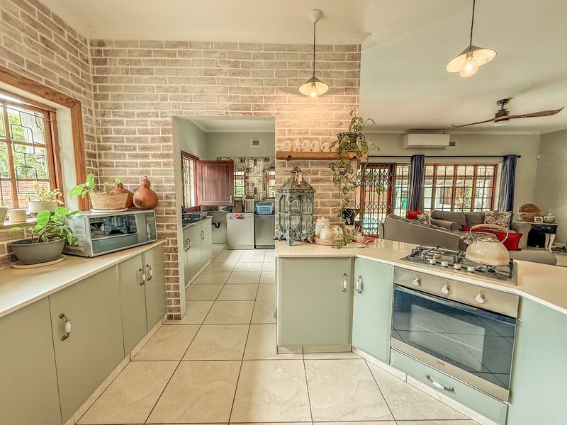 Immaculate 5-Bedroom Family Home for Sale in Panorama - Photo 3