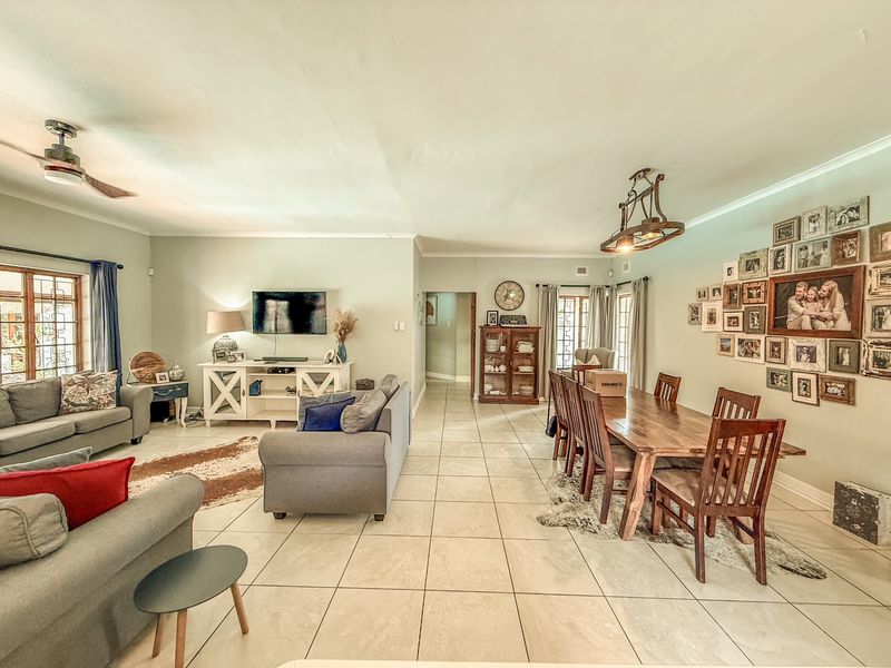 Immaculate 5-Bedroom Family Home for Sale in Panorama - Photo 7