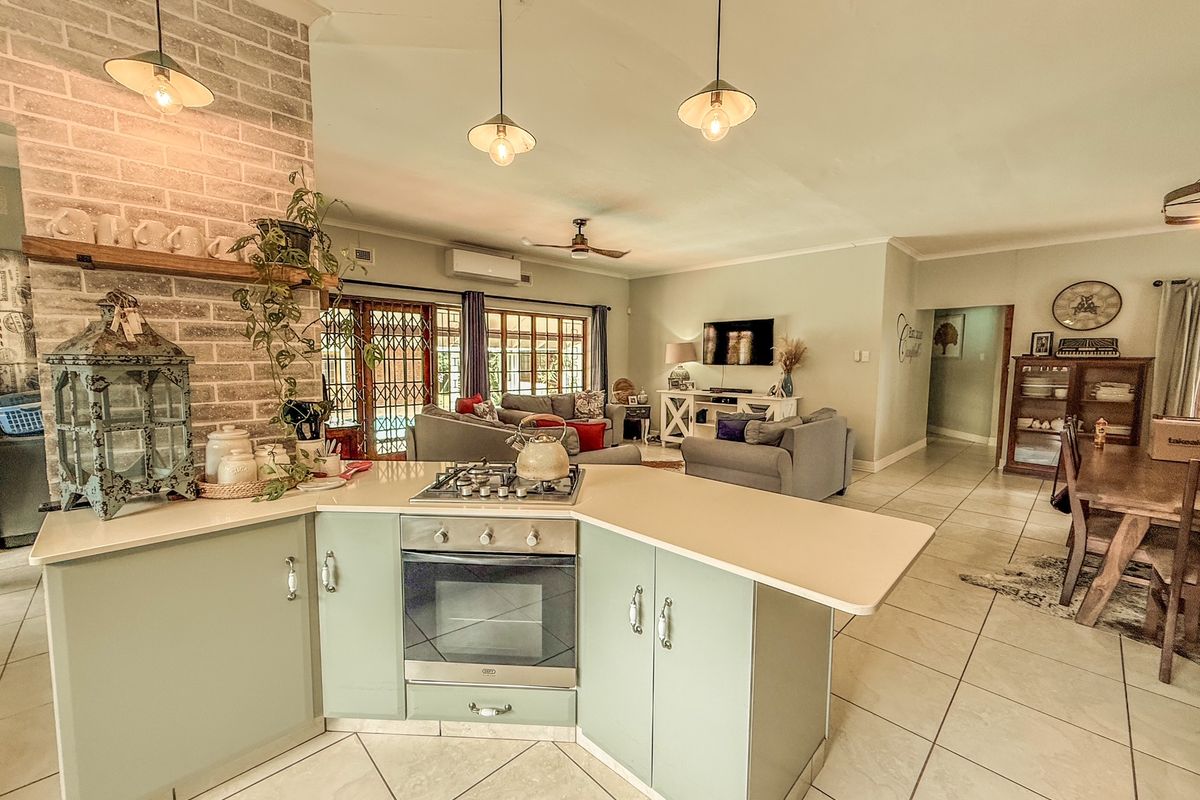 Immaculate 5-Bedroom Family Home for Sale in Panorama - Photo 5