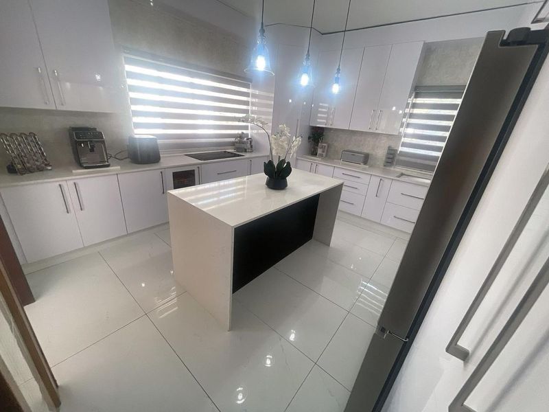 The Ultimate Family Home with Pool, Entertainment & Loads of Parking! - Photo 10