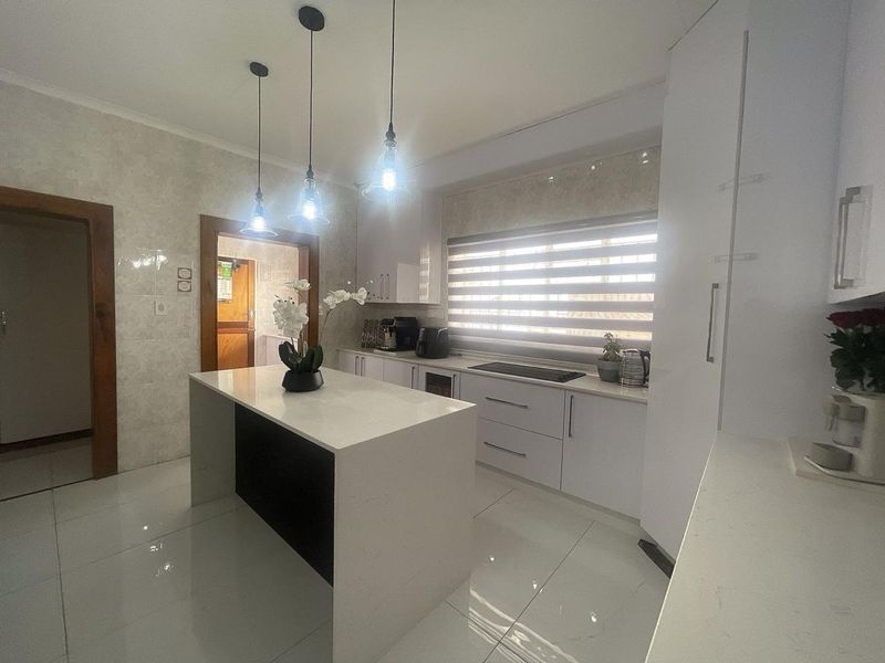 The Ultimate Family Home with Pool, Entertainment & Loads of Parking! - Photo 8