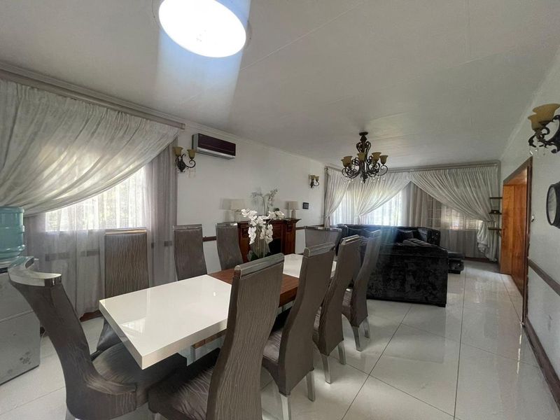 The Ultimate Family Home with Pool, Entertainment & Loads of Parking! - Photo 6