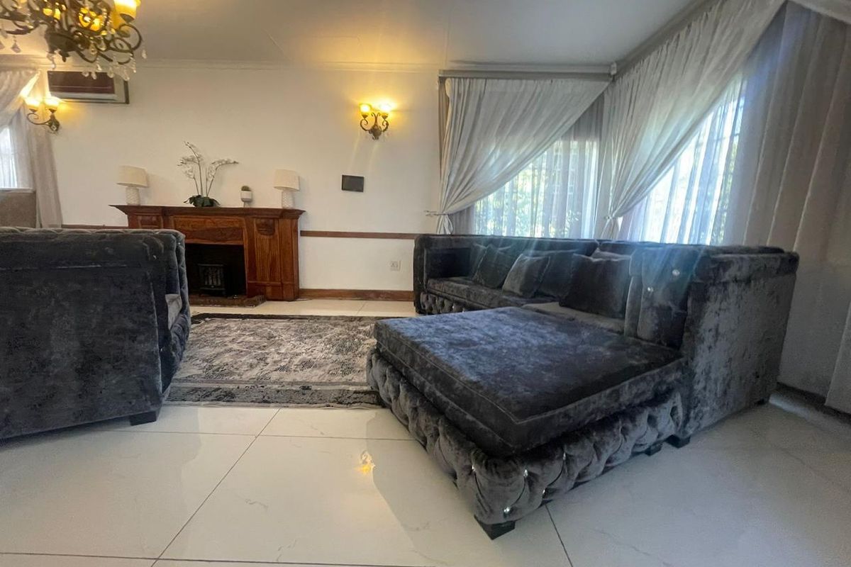 The Ultimate Family Home with Pool, Entertainment & Loads of Parking! - Photo 5