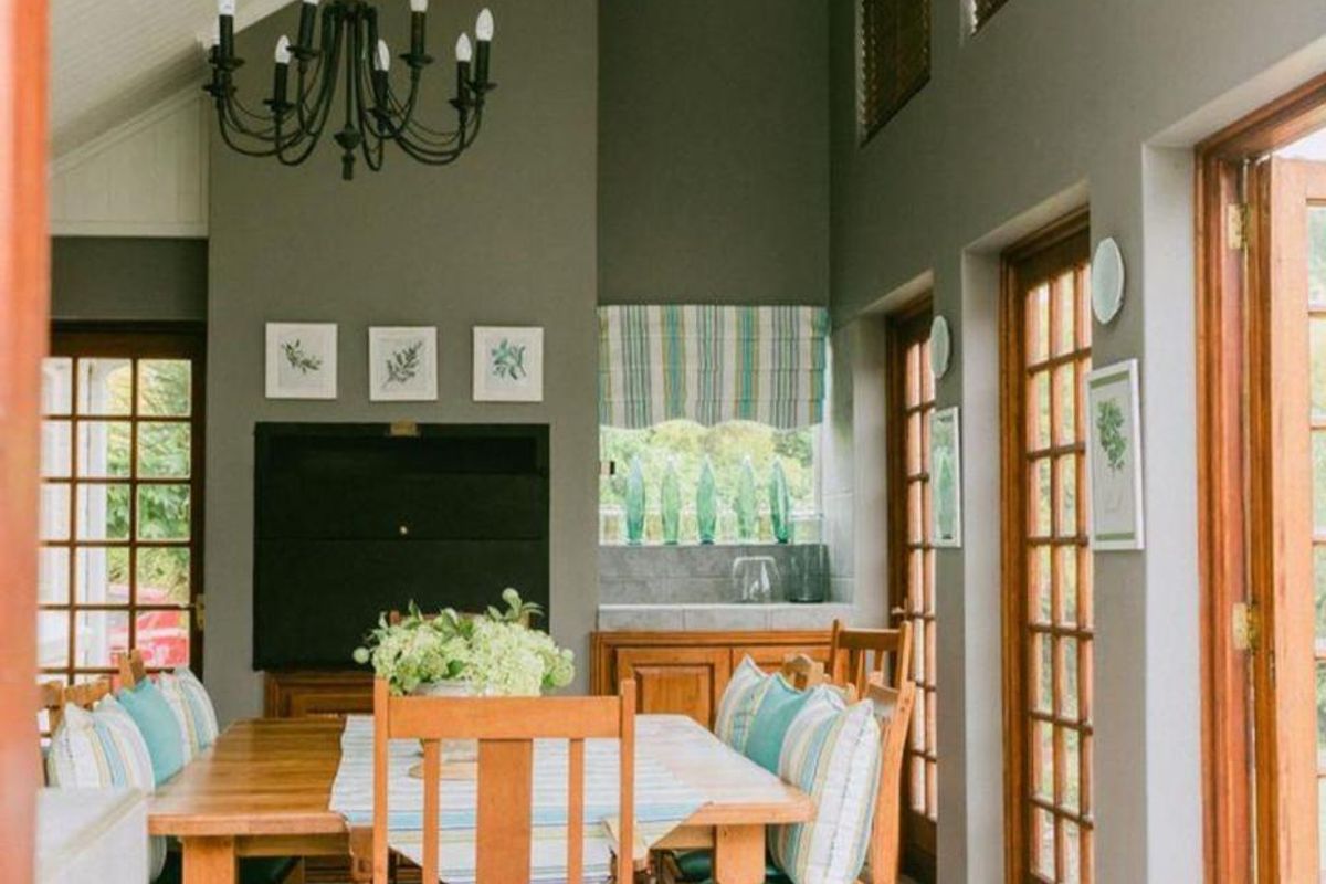 The Ultimate Family Home with Pool, Entertainment & Loads of Parking! - Photo 3