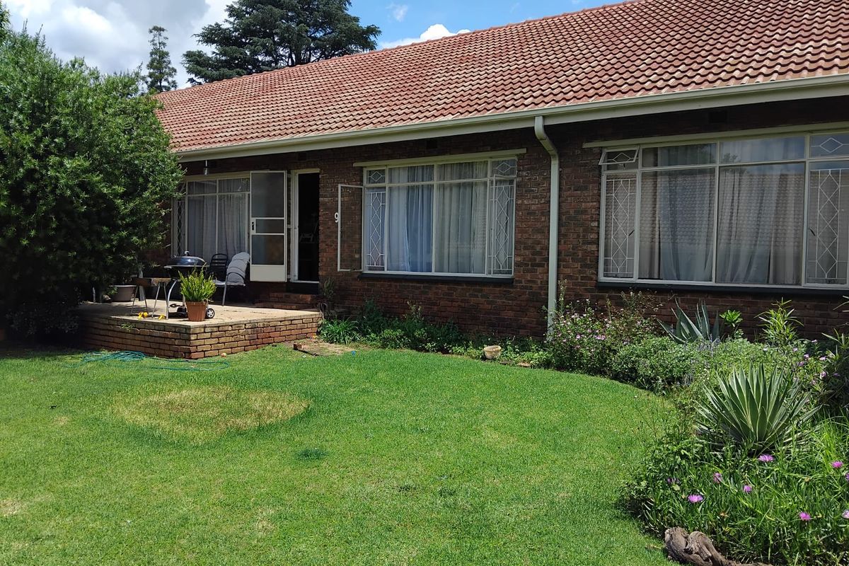 3 Bedroom in complex - Photo 2