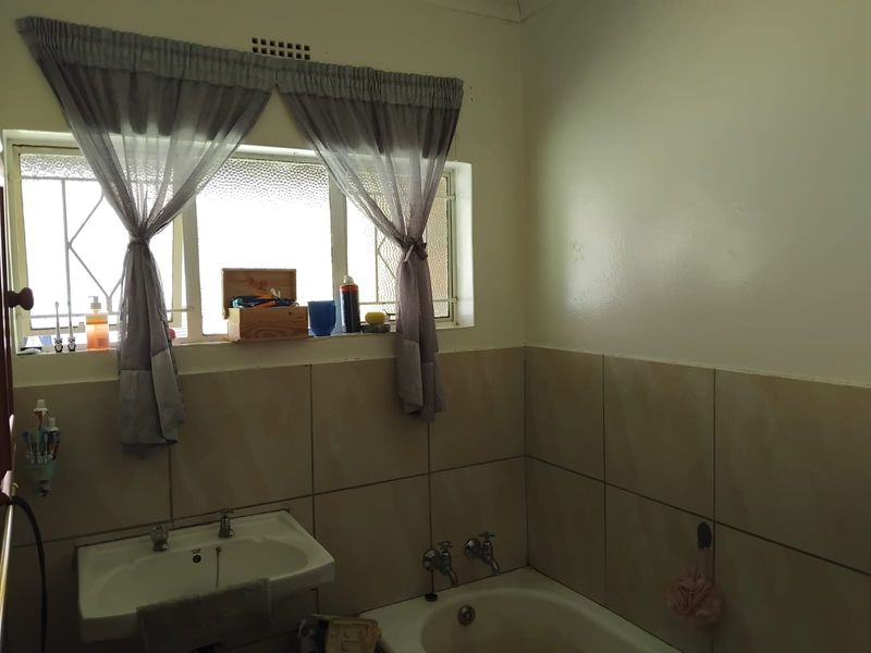 3 Bedroom in complex - Photo 4