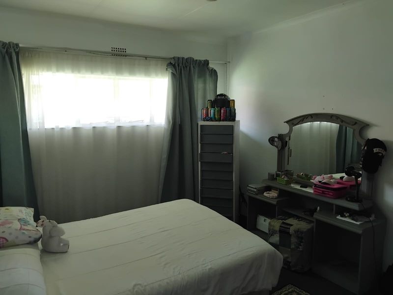 3 Bedroom in complex - Photo 5