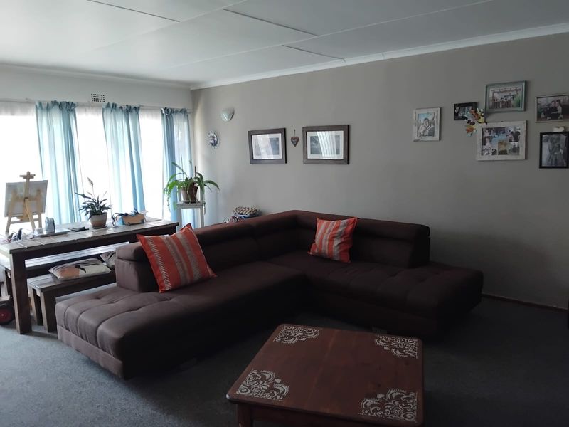 3 Bedroom in complex - Photo 10