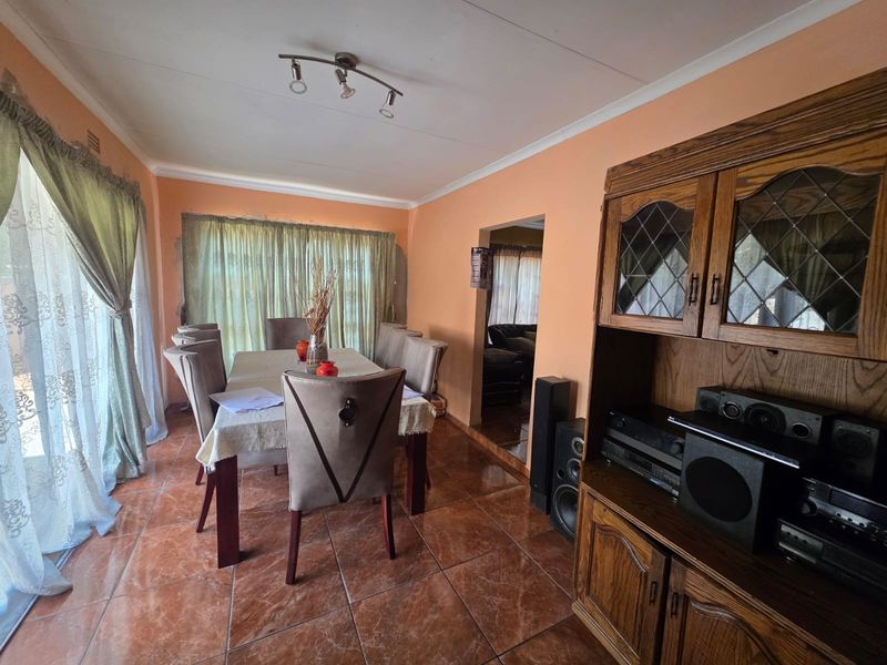 BARGAIN OF THE WEEK – Family Home for Sale in Vaalpark! - Photo 10