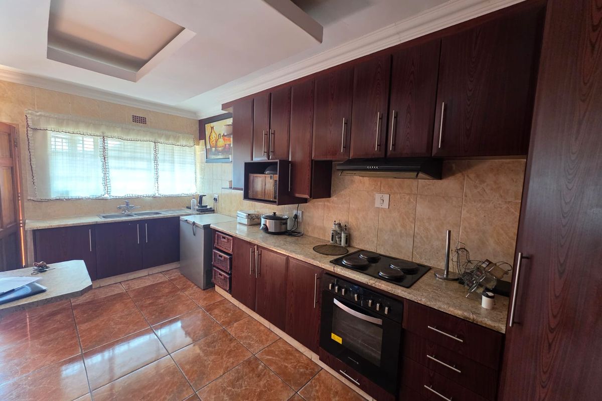 BARGAIN OF THE WEEK – Family Home for Sale in Vaalpark! - Photo 5