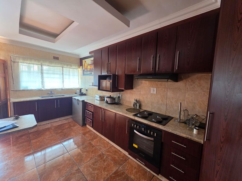 BARGAIN OF THE WEEK – Family Home for Sale in Vaalpark! - Photo 5