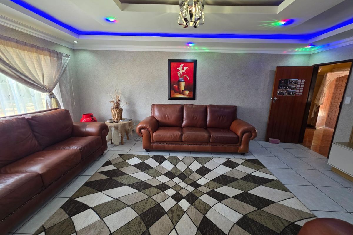 BARGAIN OF THE WEEK – Family Home for Sale in Vaalpark! - Photo 2