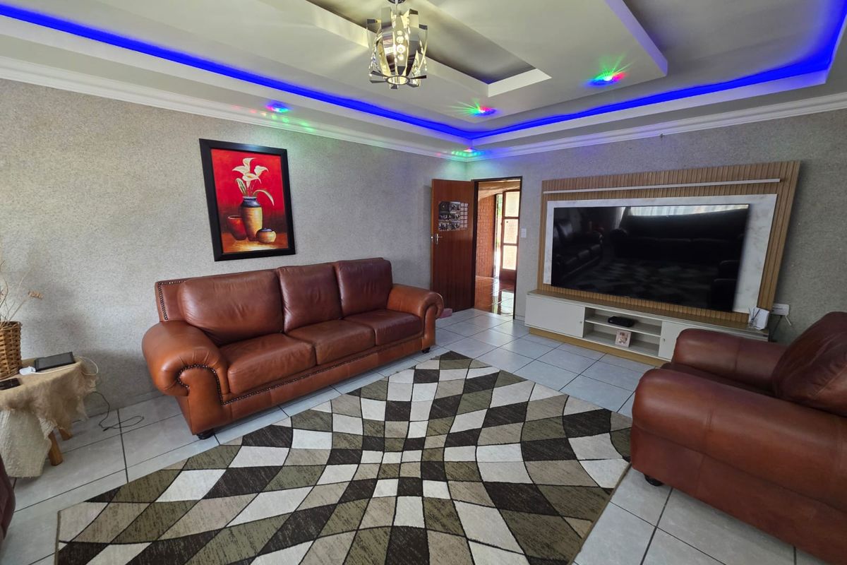 BARGAIN OF THE WEEK – Family Home for Sale in Vaalpark! - Photo 4