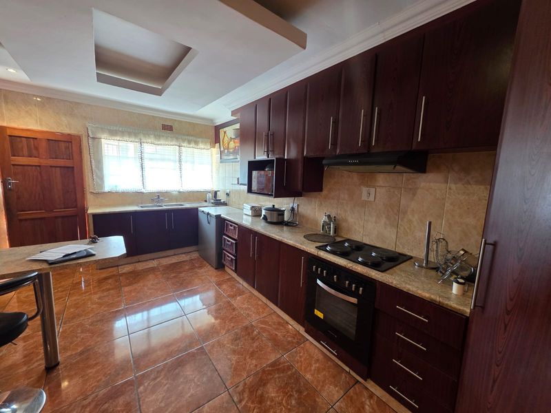 BARGAIN OF THE WEEK – Family Home for Sale in Vaalpark! - Photo 3