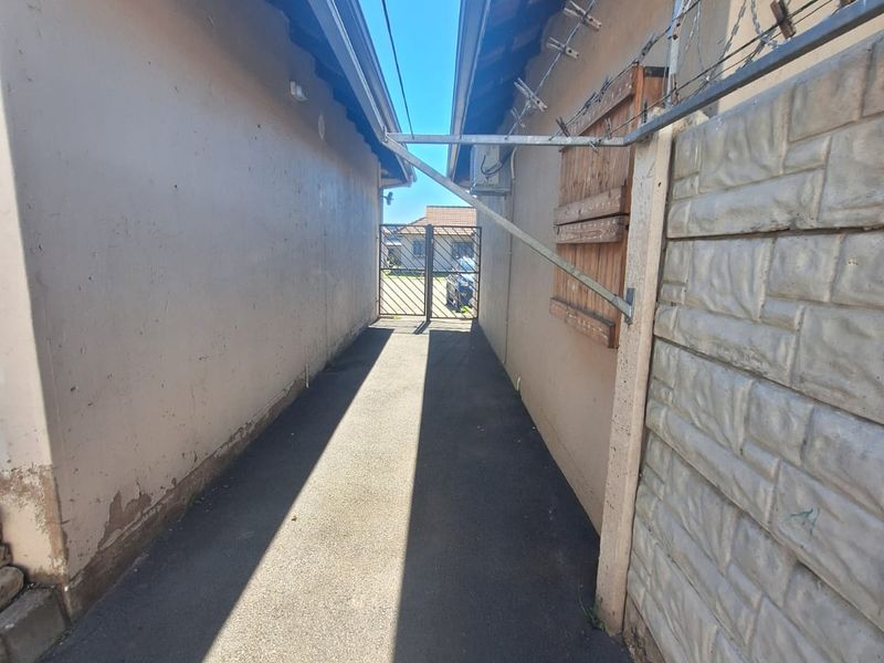 Gated complex with 24 Hour Security - Photo 6