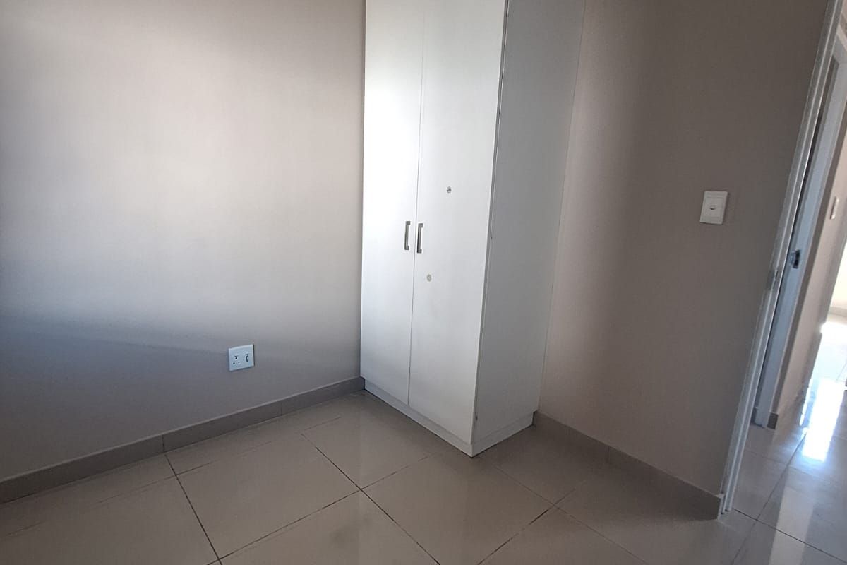 Gated complex with 24 Hour Security - Photo 3