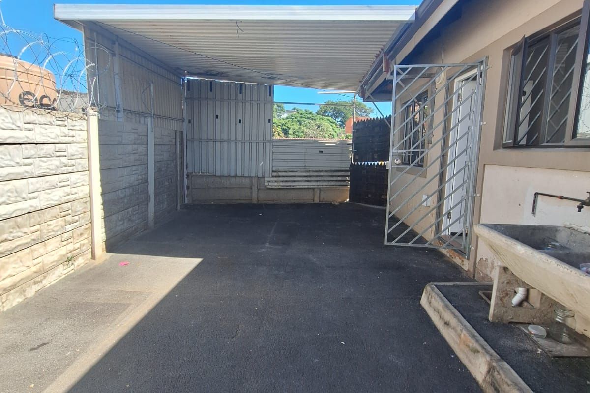 Gated complex with 24 Hour Security - Photo 2