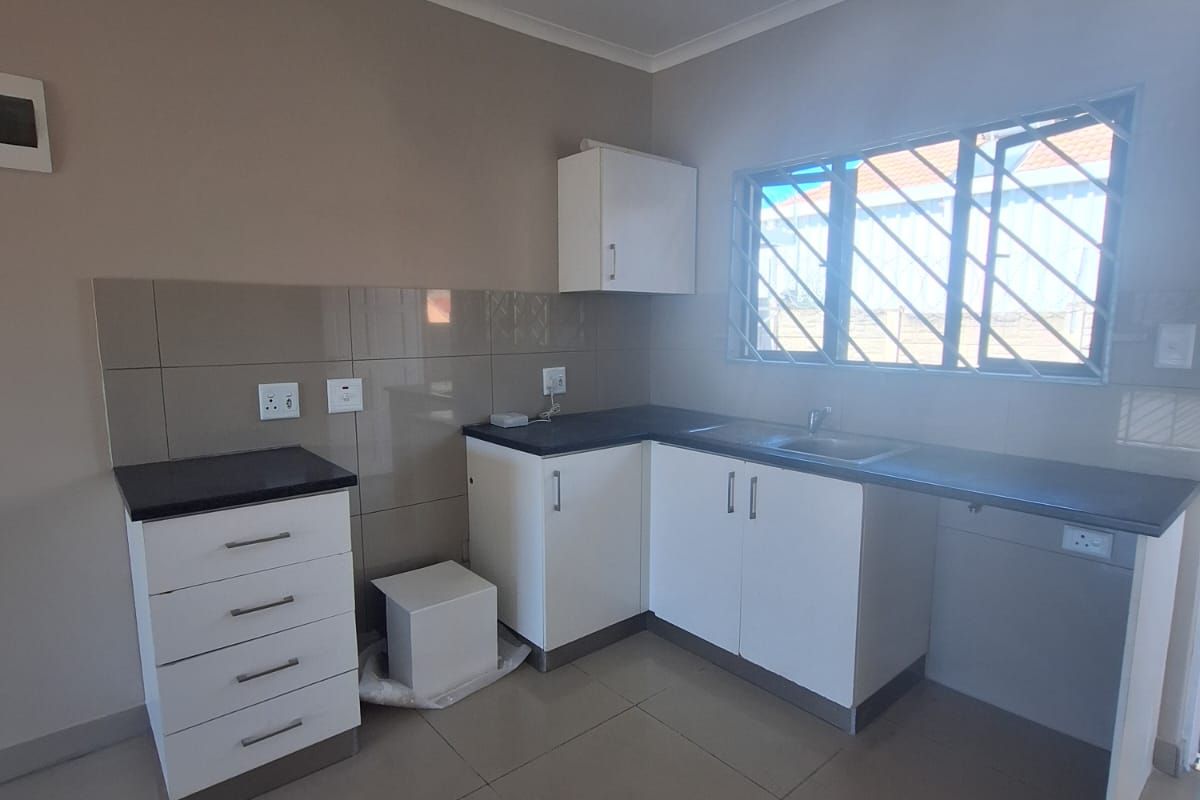 Gated complex with 24 Hour Security - Photo 4