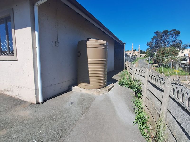 Gated complex with 24 Hour Security - Photo 9