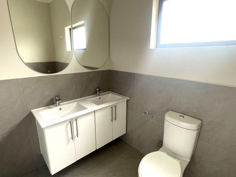 Modern, secure Estate living - Photo 7