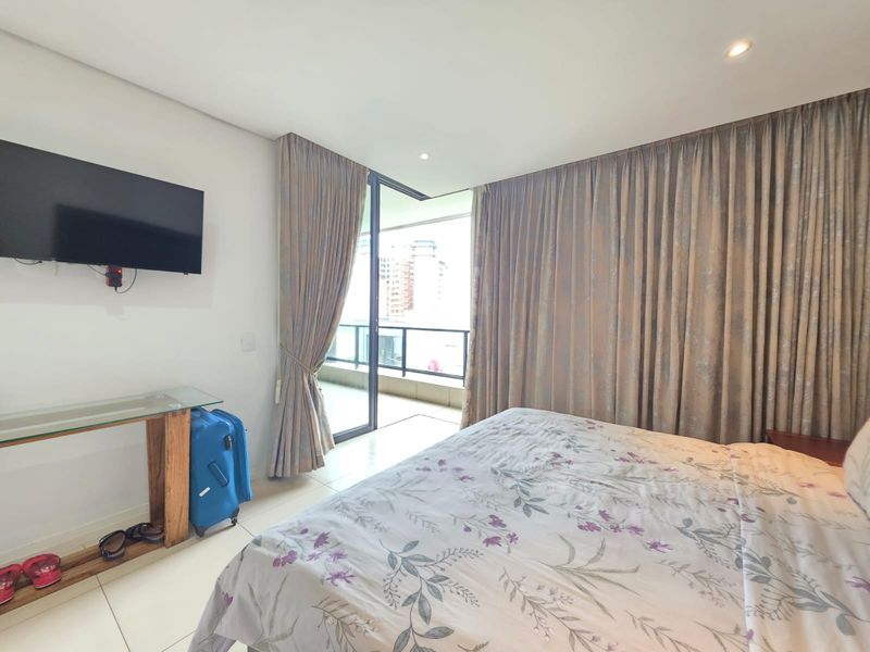 Stylish 3-Bedroom Umhlanga Apartment with Distant Sea Views & Walk-to-Beach Lifestyle - Photo 7
