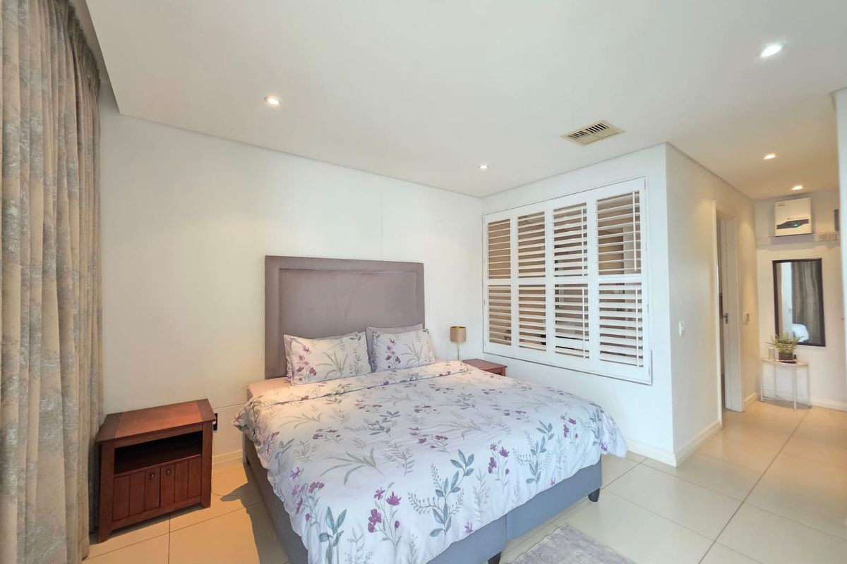 Stylish 3-Bedroom Umhlanga Apartment with Distant Sea Views & Walk-to-Beach Lifestyle - Photo 5