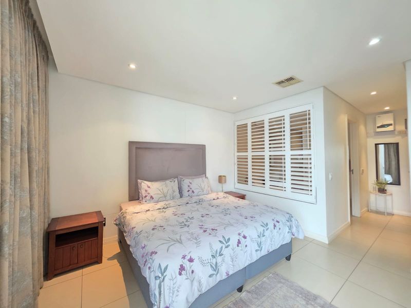 Stylish 3-Bedroom Umhlanga Apartment with Distant Sea Views & Walk-to-Beach Lifestyle - Photo 5