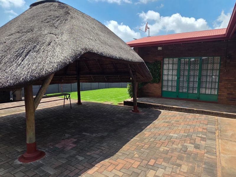 Charming 3-Bedroom Home with Borehole & ALL Furniture Included – CW4. - Photo 6