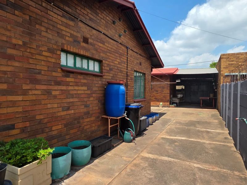 Charming 3-Bedroom Home with Borehole & ALL Furniture Included – CW4. - Photo 5