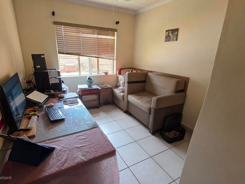 Neat 3 Bedroom House Doornpoort - Photo 10