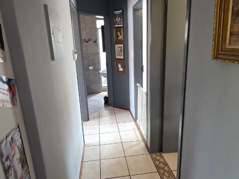 Neat 3 Bedroom House Doornpoort - Photo 9