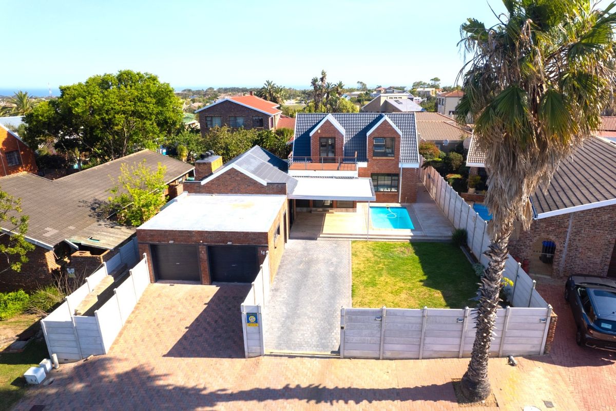 4 Bedroom Home For Sale in Noorsekloof - Photo 2