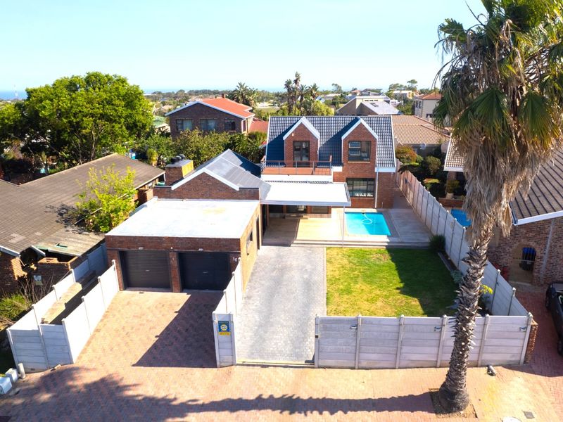 4 Bedroom Home For Sale in Noorsekloof - Photo 2