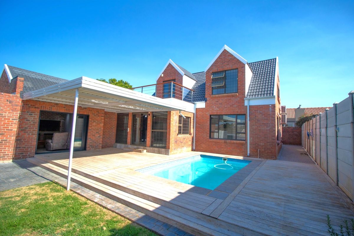 4 Bedroom Home For Sale in Noorsekloof - Photo 3