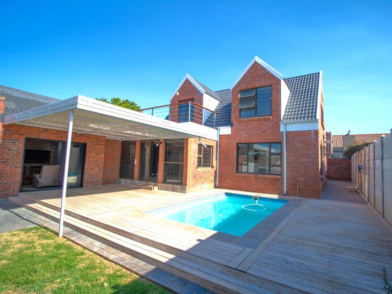 4 Bedroom Home For Sale in Noorsekloof - Photo 3