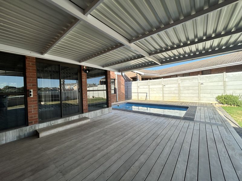 4 Bedroom Home For Sale in Noorsekloof - Photo 5