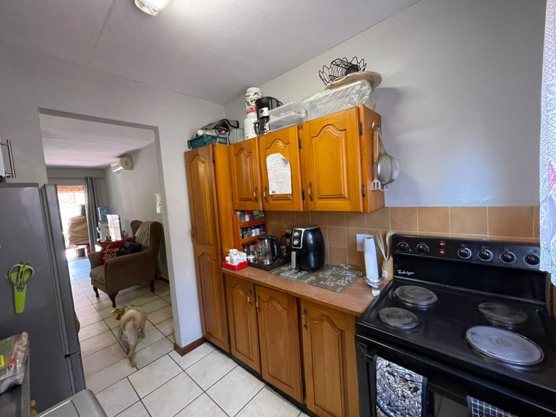 Ground 3 Bedroom Unit Doornpoort - Photo 6