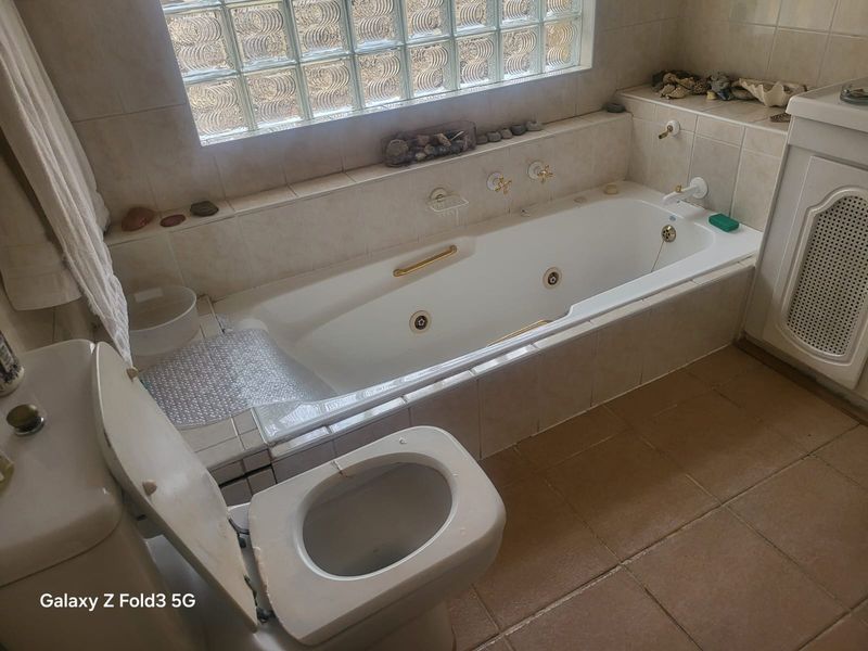 Prime Location, family home. - Photo 7