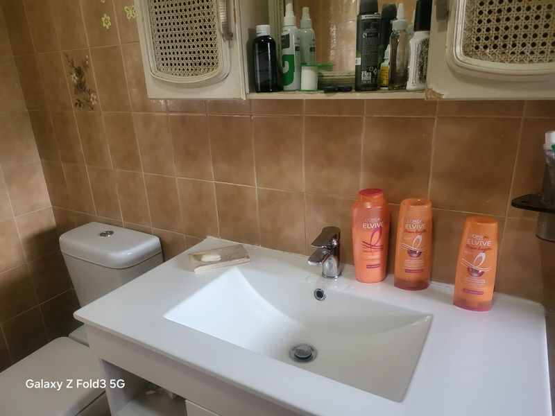 Prime Location, family home. - Photo 6