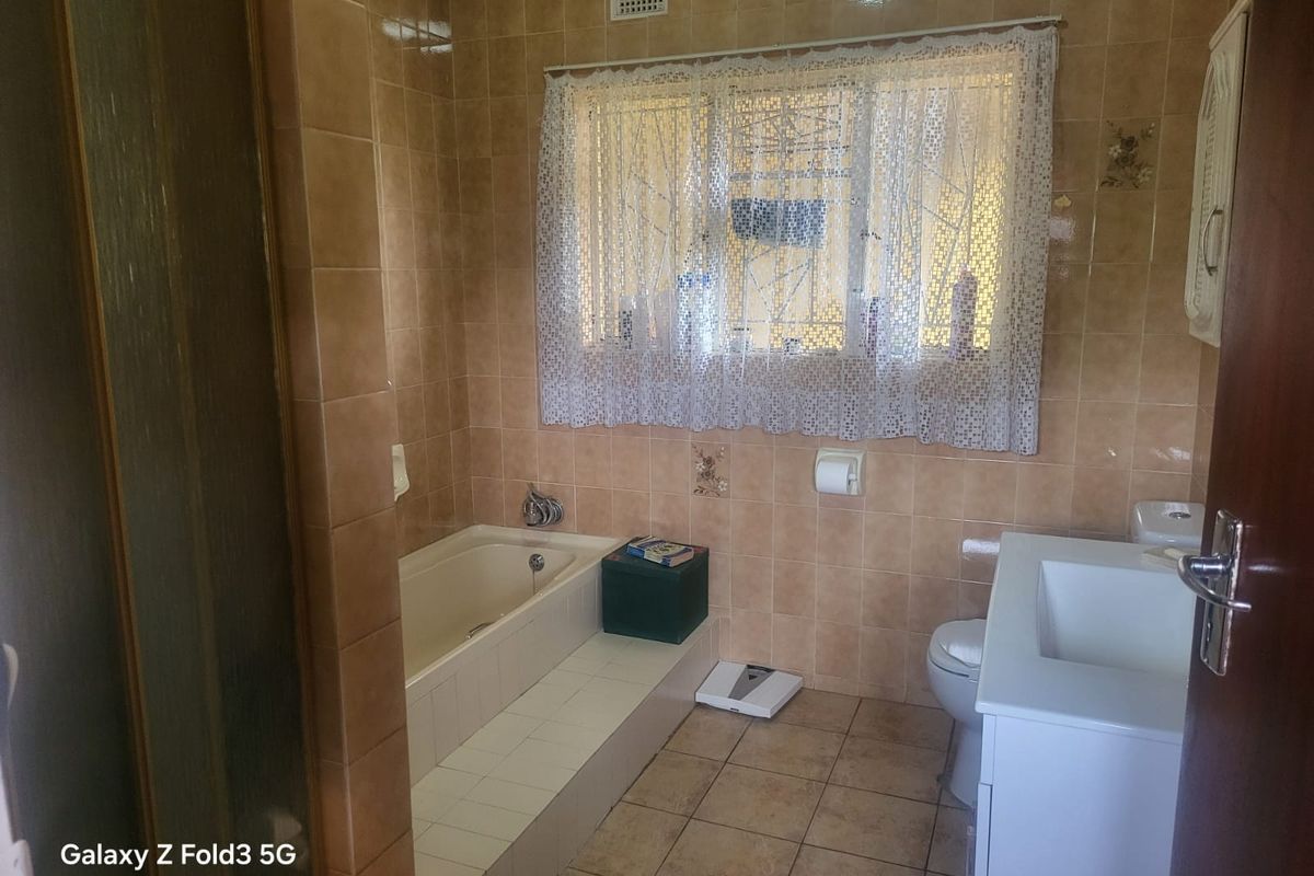 Prime Location, family home. - Photo 3