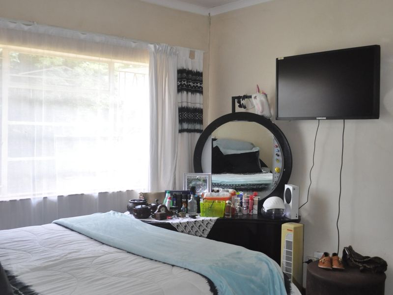 Family house for sale in Sasolburg walking distance to schools and shopping centers - Photo 8