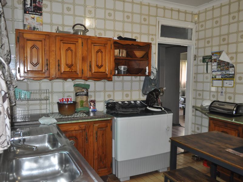 Family house for sale in Sasolburg walking distance to schools and shopping centers - Photo 6