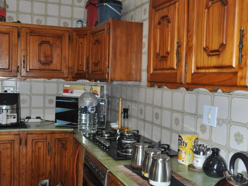 Family house for sale in Sasolburg walking distance to schools and shopping centers - Photo 5